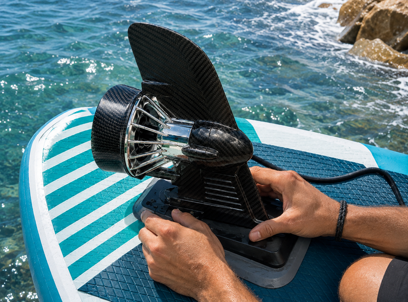 Fixez le moteur sur votre SUP